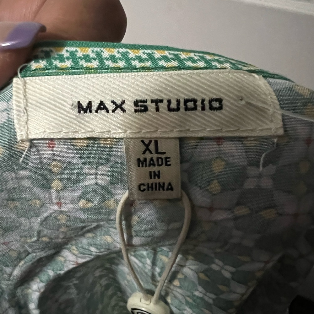 Max Studio.    XL blouse with front bottom tie NWT P2P 21 inches - Picture 3 of 4